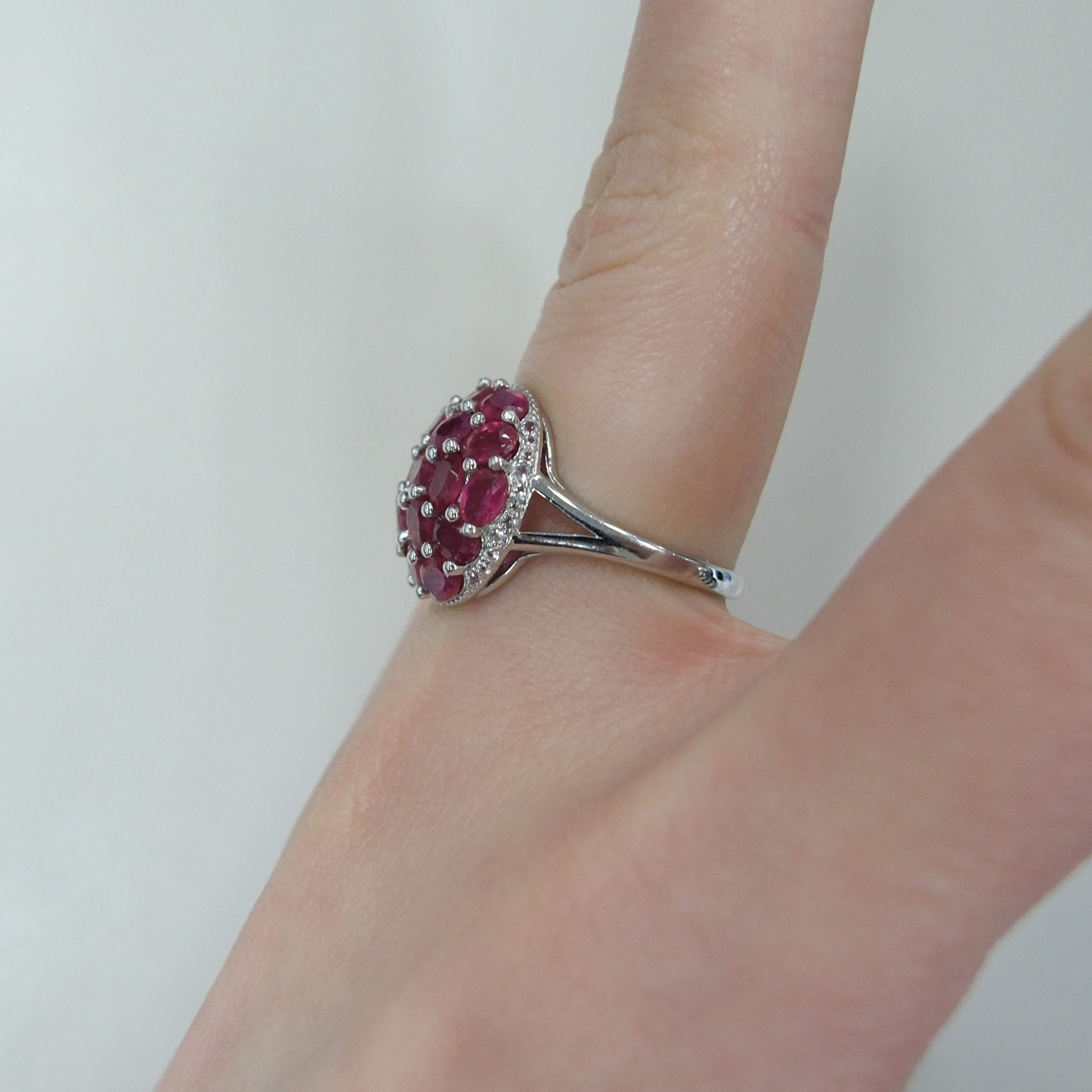 Серебряное кольцо с рубинами